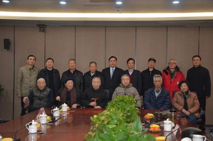 6-趙振元與老領(lǐng)導(dǎo)、大師親切合影留念.JPG