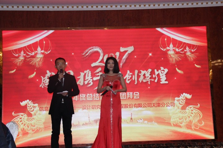 6-主持人與臺(tái)下觀眾互動(dòng)，氣氛活躍.jpg