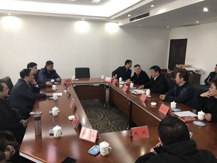 11-鞏義市委書記袁三軍、市人大主任李明楨、市政協(xié)主席談得勝、市委常委、市委辦主任朱軍、副市長劉軍杰、鞏東新區(qū)副主任劉亞濤等與太極實業(yè)董事長、十一科技法人代表趙振元、余才志、陳昌、何斌、趙斌、張松濤、趙遠遠、魏靜等會談.jpg