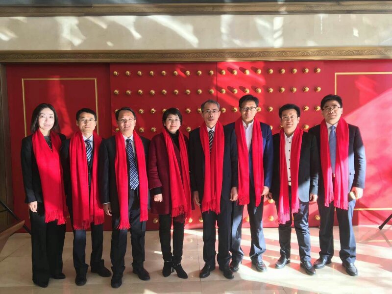 3-胡宏峻董事長(zhǎng)、薛源總經(jīng)理、王進(jìn)所長(zhǎng)、余才志副院長(zhǎng)、季超副院長(zhǎng)等在掛牌儀式上親切合影.jpg