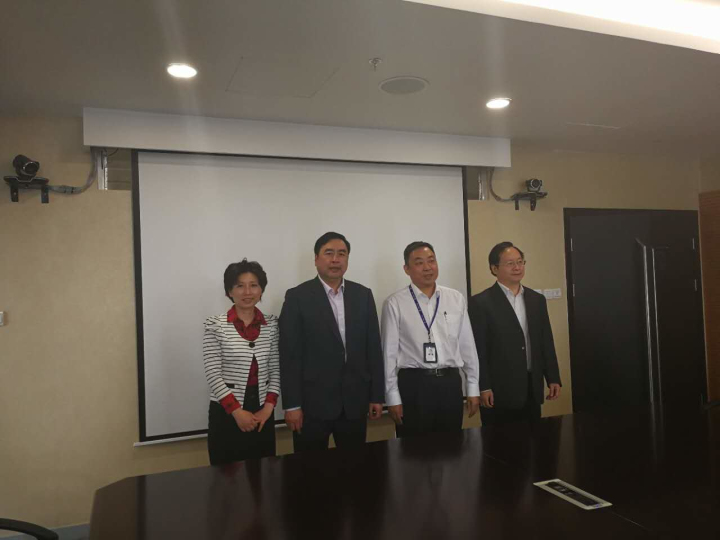 5-趙振元董事長、蔣玉梅副院長與祁寧春總經(jīng)理、吳世勇副總經(jīng)理親切合影.jpg